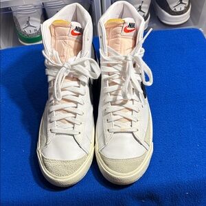 Nike blazer mid ‘77 White and Black High-Top